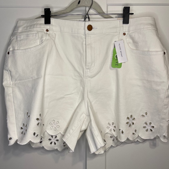 Lane Bryant Eyelet-Hem Boyfriend Fit Jean Short - Picture 1 of 4